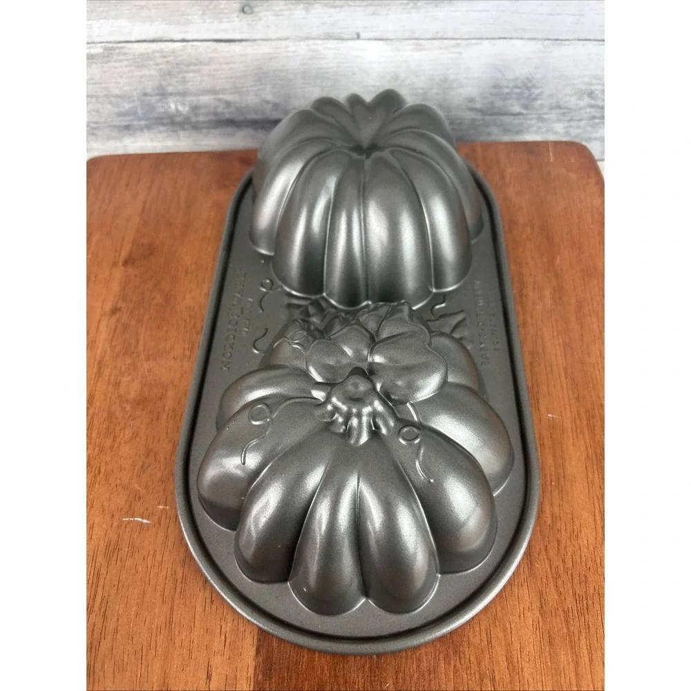 Nordic Ware Baby 3-D Pumpkin Mold Bundt Cake Pan 5 Cup